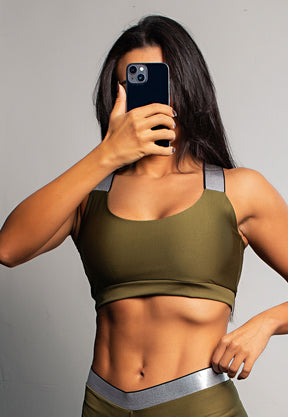 Top Lumina Fit - Brilho e Elegância no
Movimento